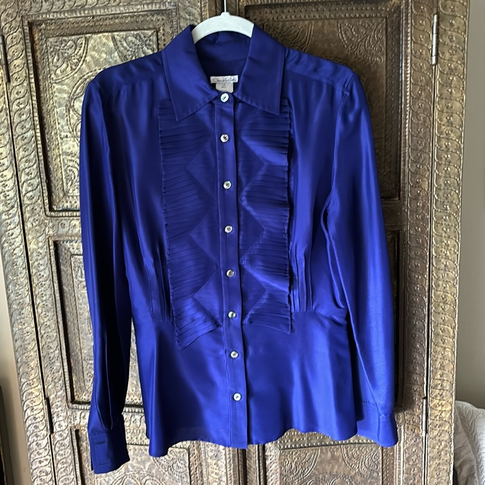Oscar de la Renta Beautiful silk royal blue blouse